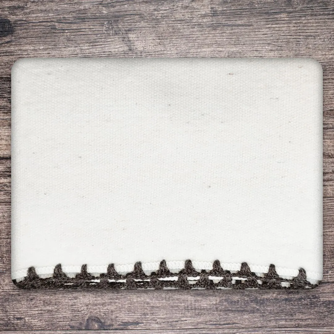 Capa bordada con capota · Detalle del tejido